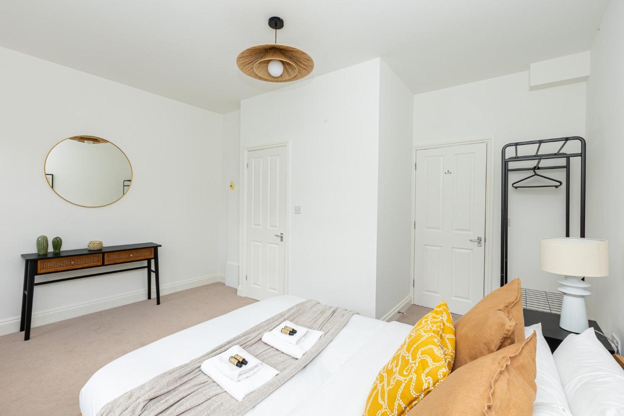 Spacious 4br 3-storey Townhouse In Lively Deptford London