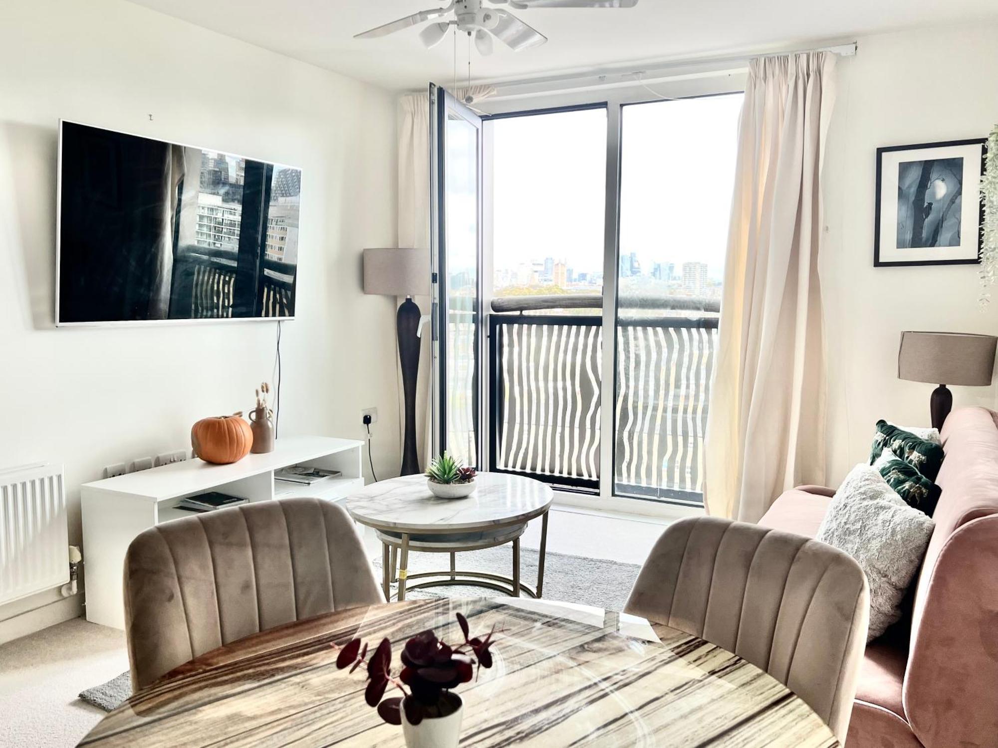 Skyline View Highest Floor Service * London