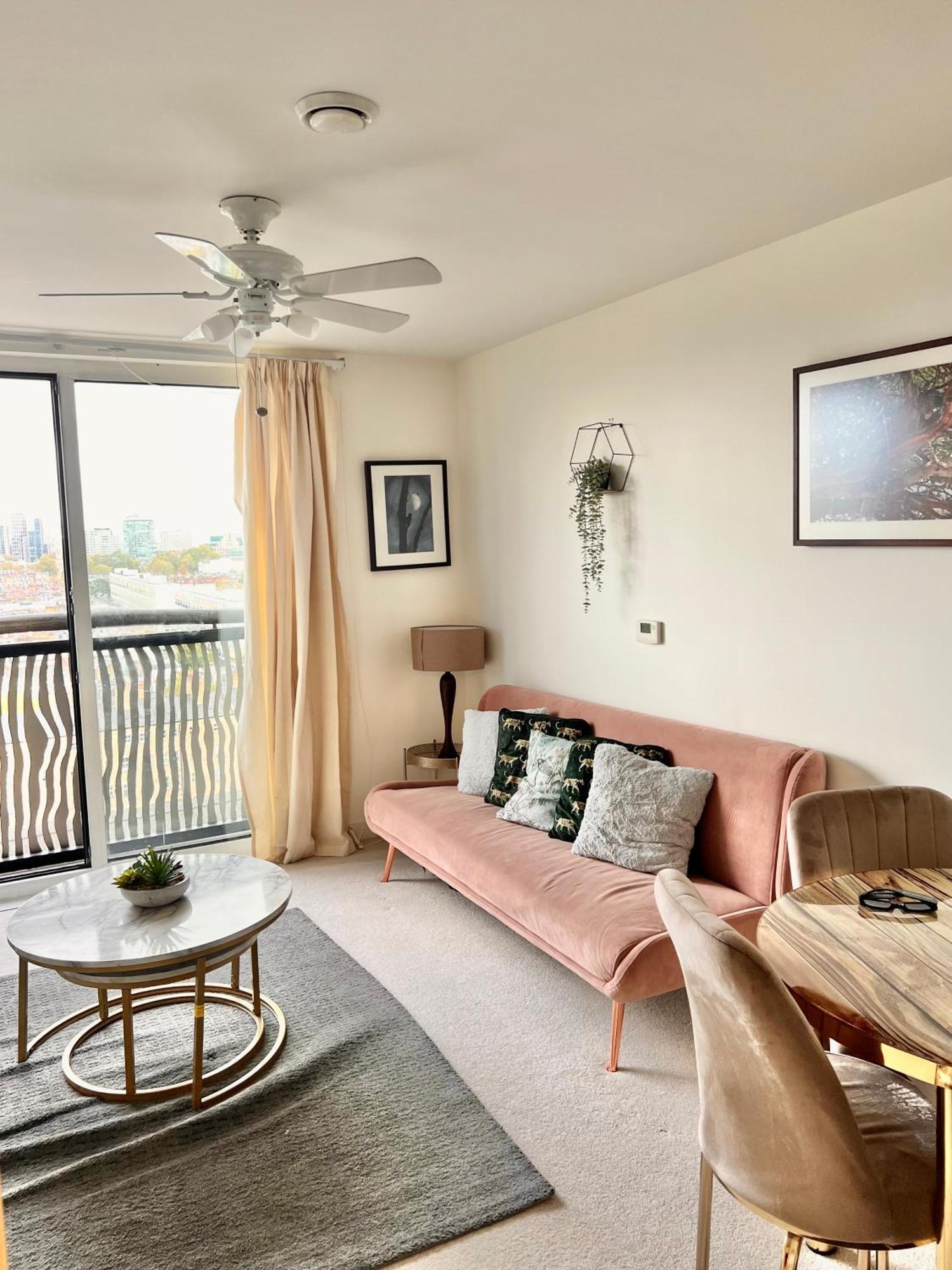 Apartment Skyline View Highest Floor Service London