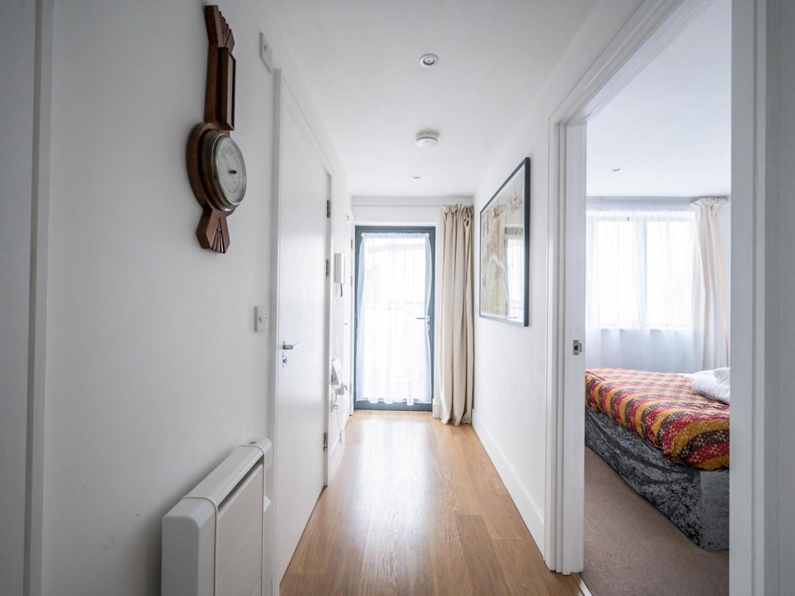 Cosy And Spacious Flat Near Bridge