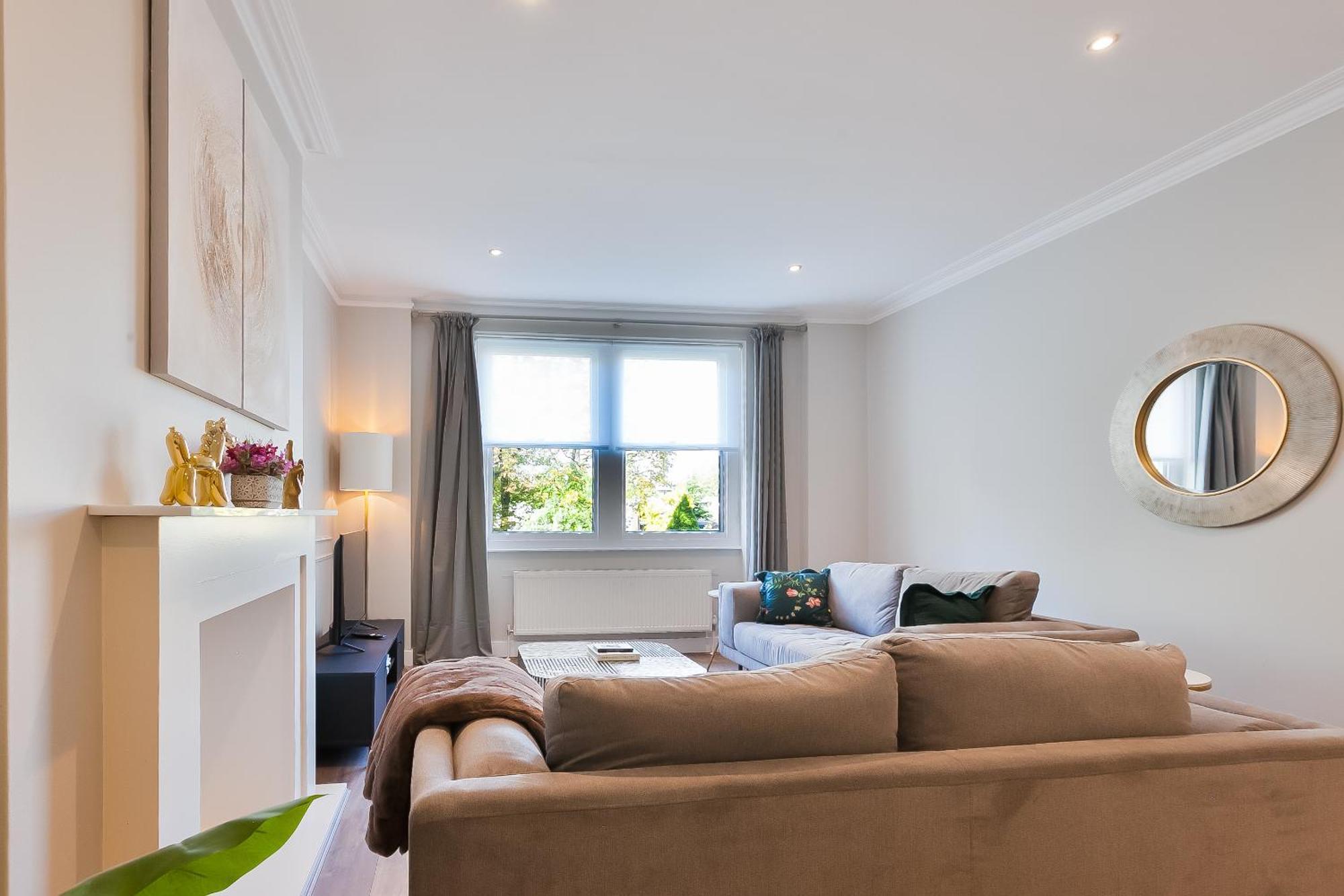 Primrose Hill Apartment *