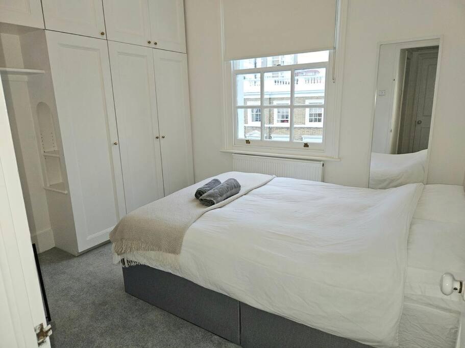 Beautiful Two Bedroom Maisonette In The Heart Of Chelsea Apartment