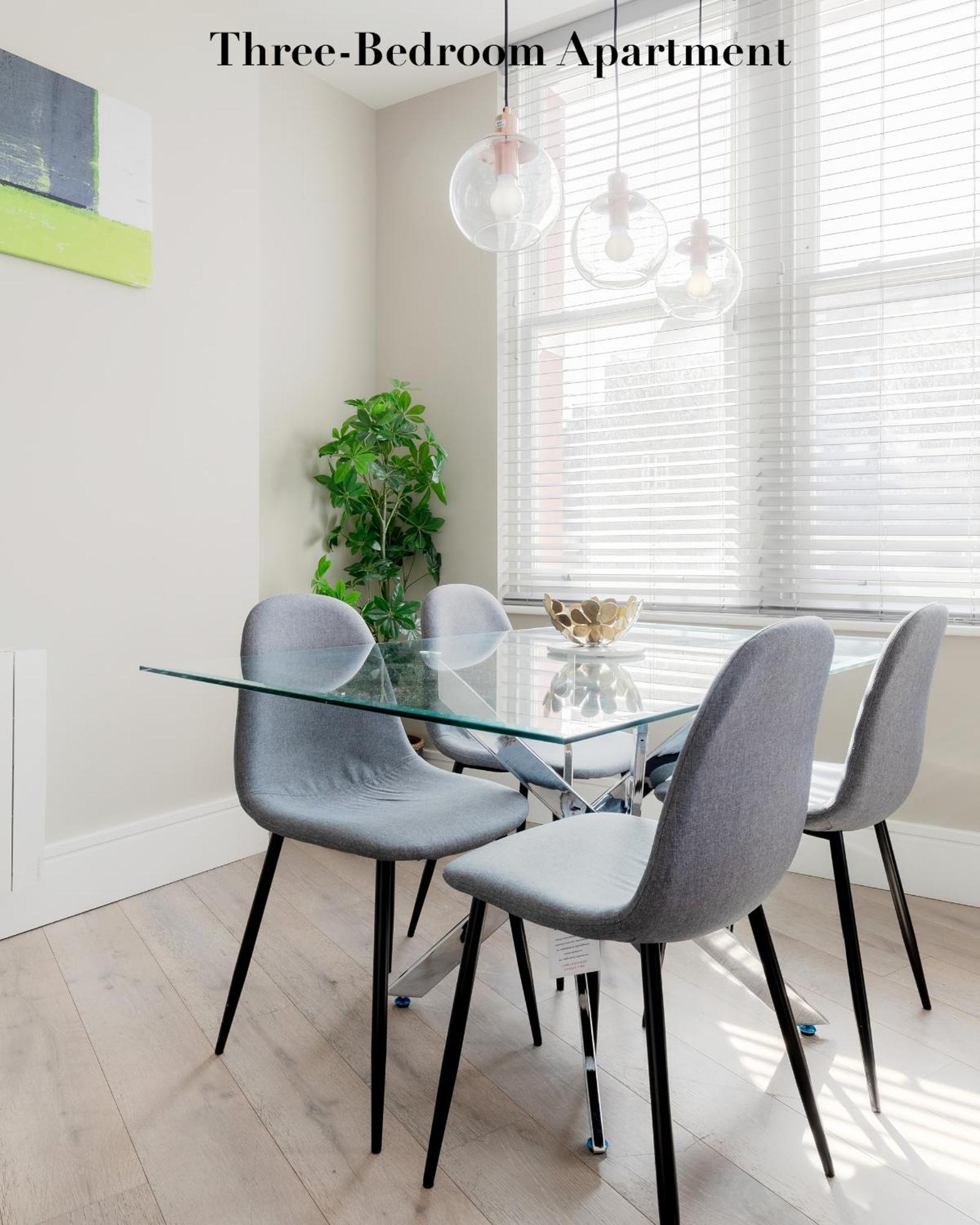 Superb Opposite Edgware Road Station * Londen