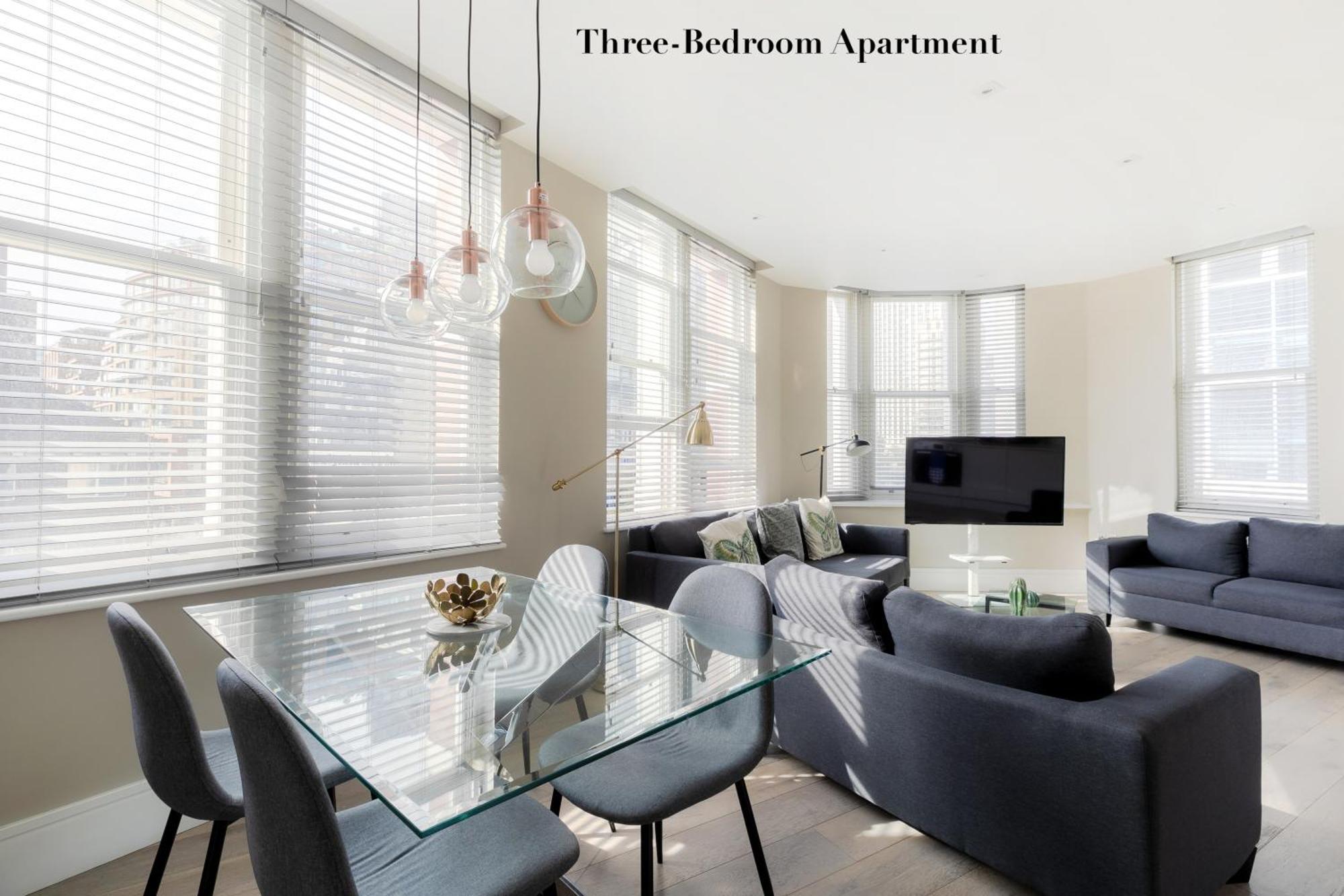 Superb Opposite Edgware Road Station * Londen