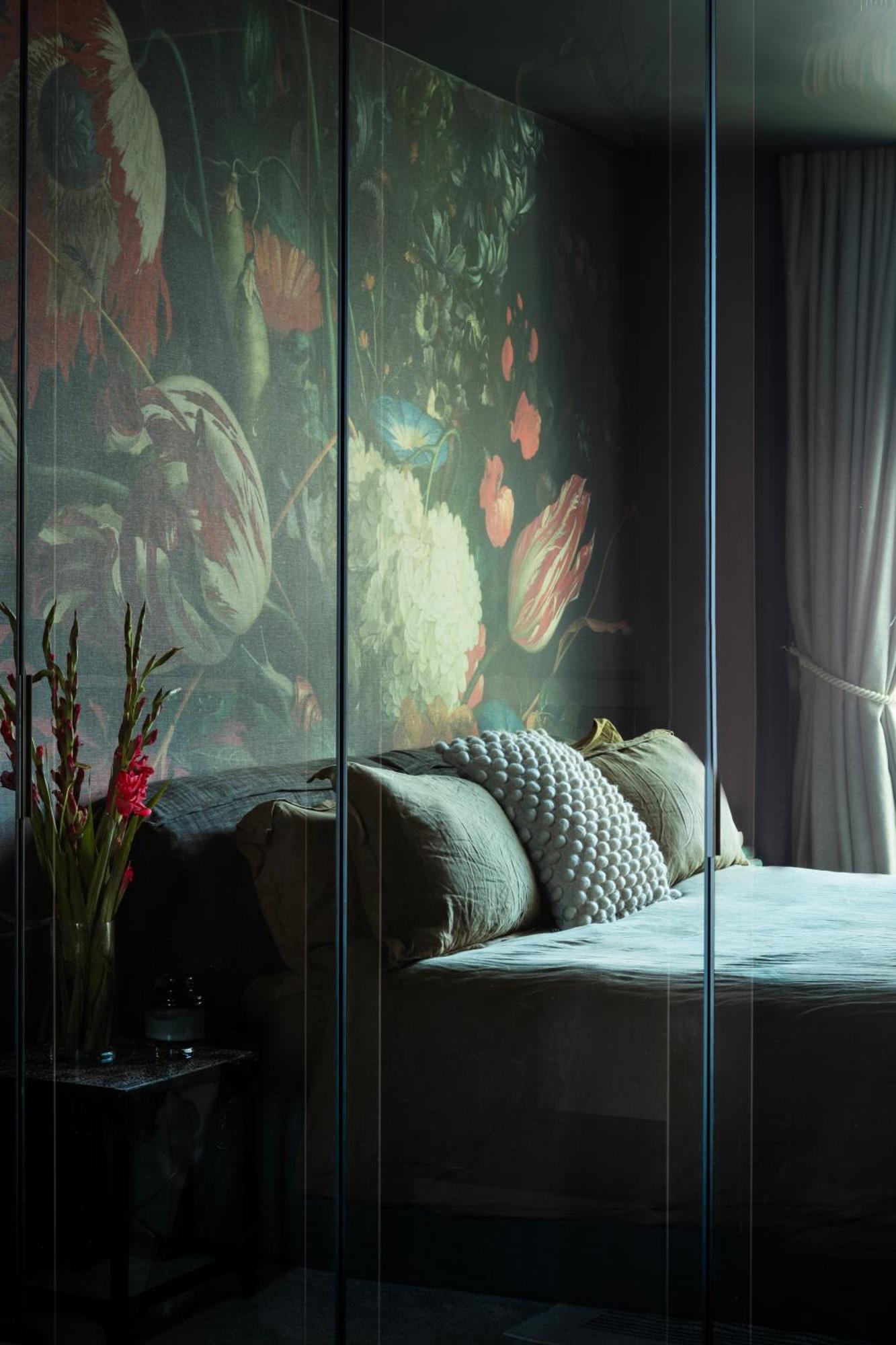 Luxurious Penthouse, Expansive Wrap-around Terrace Apartment