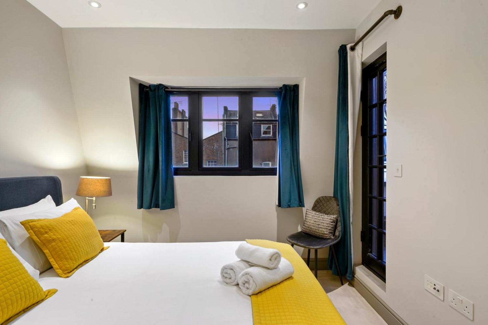 2 Bed Lux Near Free Wifi By Aparts Apartment