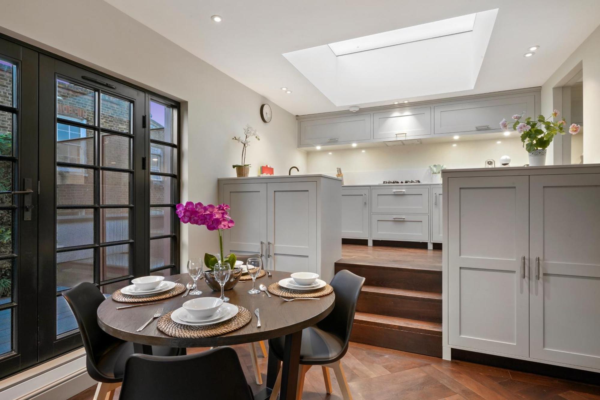 2 Bed Lux Near Free Wifi By Aparts London