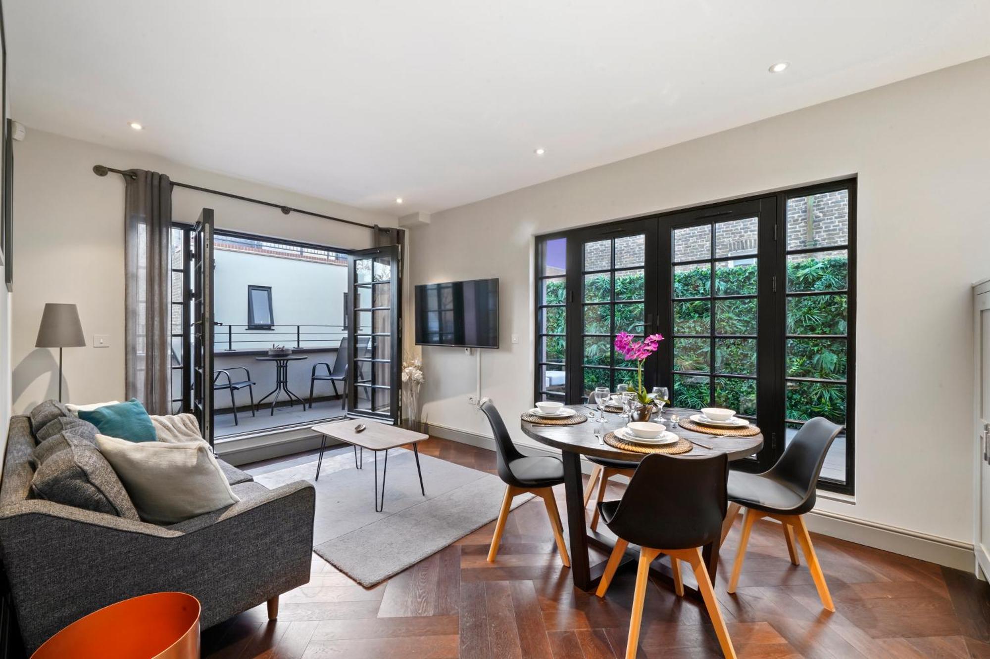 2 Bed Lux Near Free Wifi By Aparts Apartment