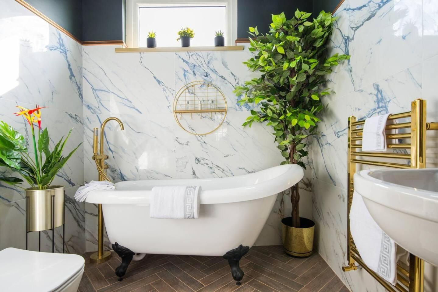 Luxury Versace Sleeps10 Hottub Pool Table Skytv London