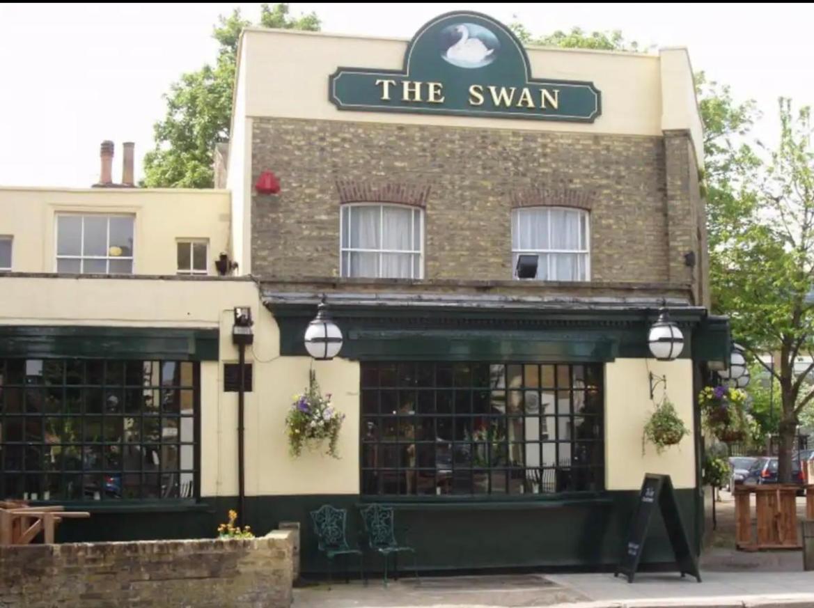 Elegant 2 Bedroom Flat In Chiswick Near Tube Stations