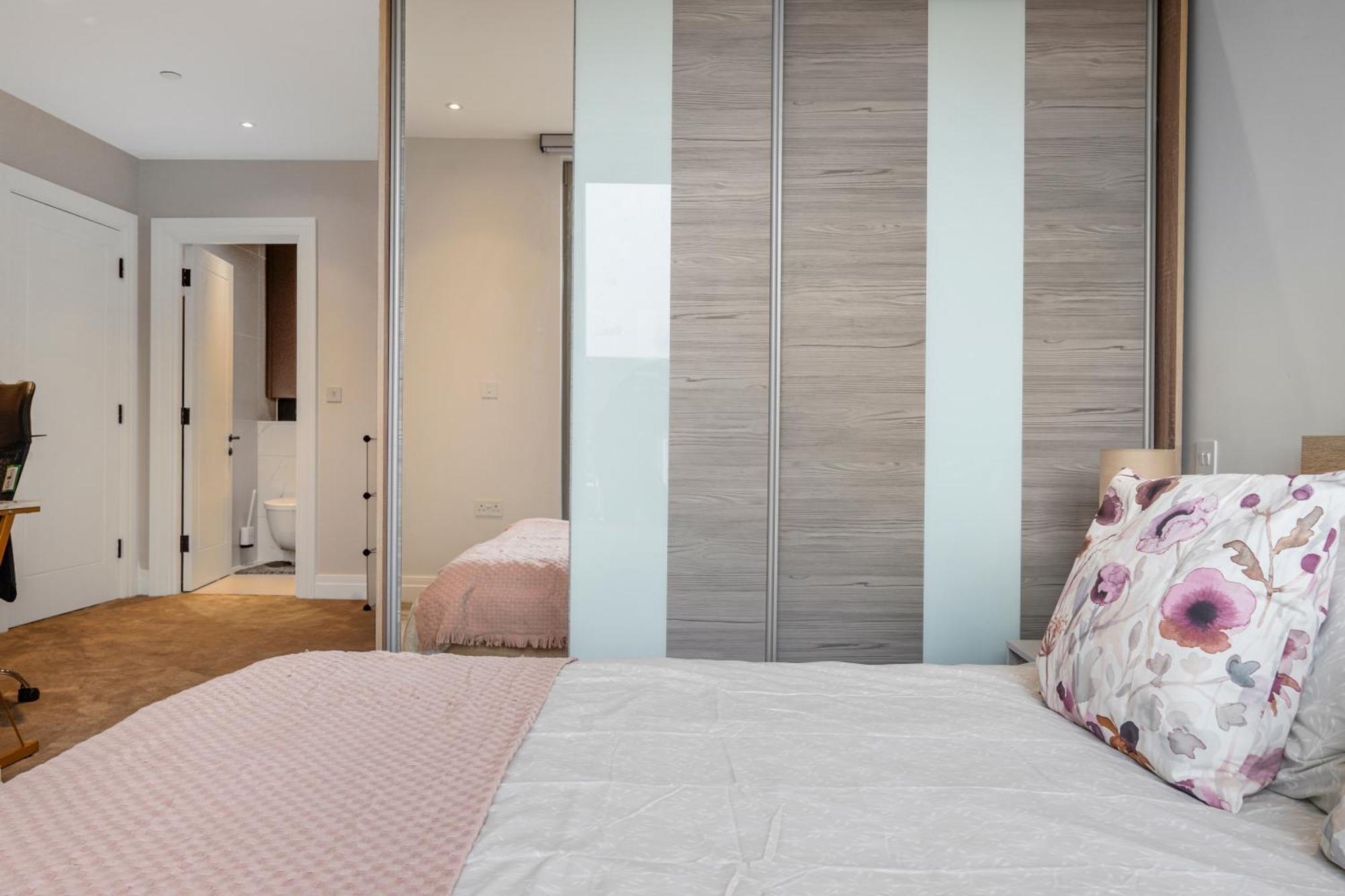 Utopian 3 Bedroom Kilburn Apartment London