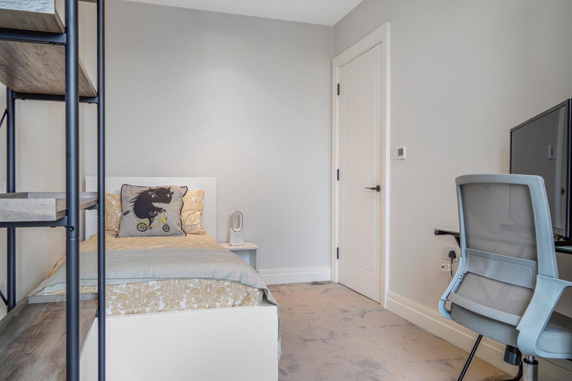 Utopian 3 Bedroom Kilburn Appartement *