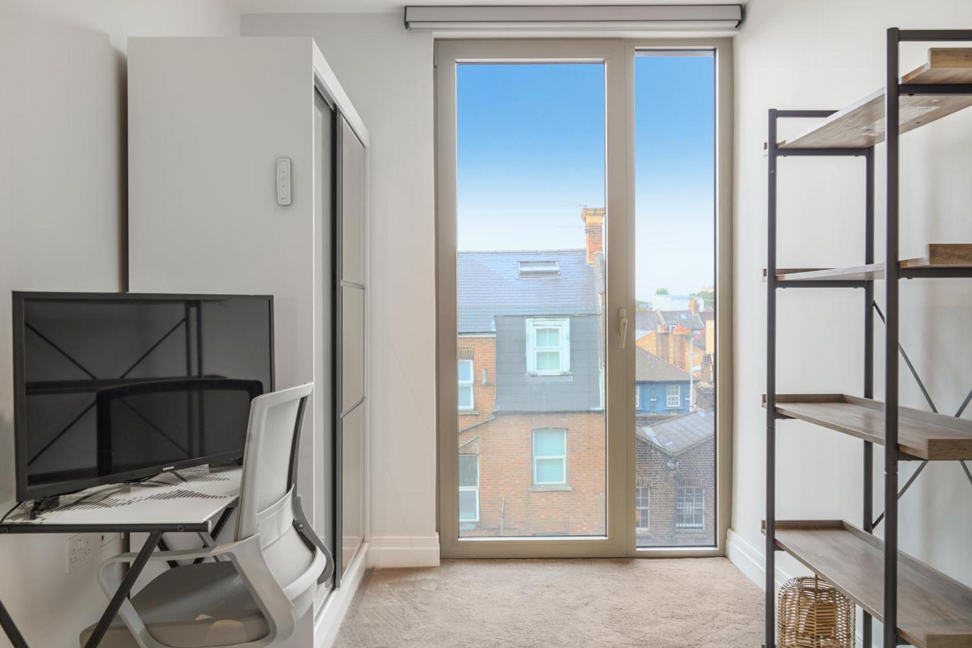 Utopian 3 Bedroom Kilburn Apartment *