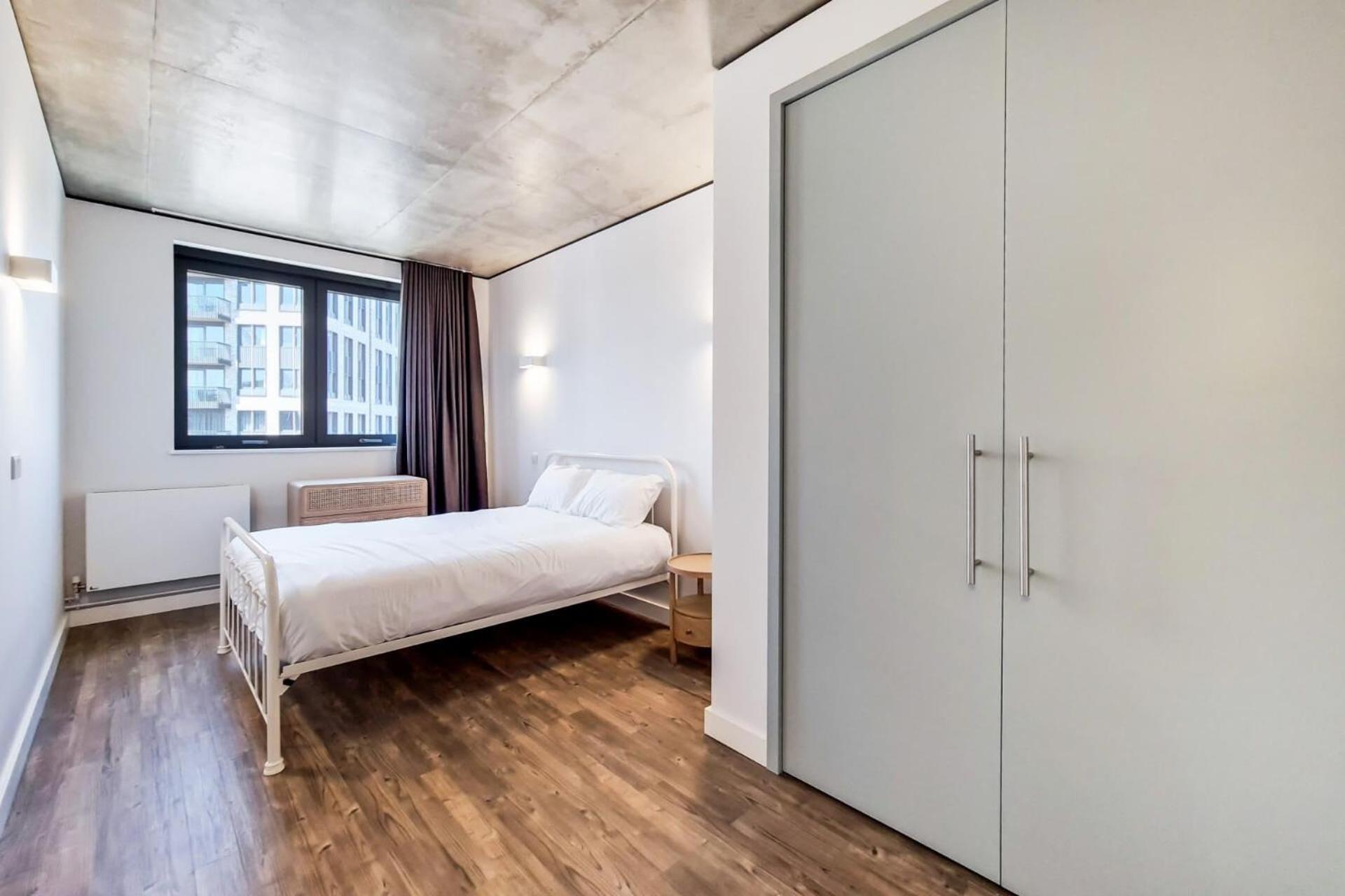 Botanical-inspired At Repton Gardens Right In The Heart Of Wembley Park Apartment *