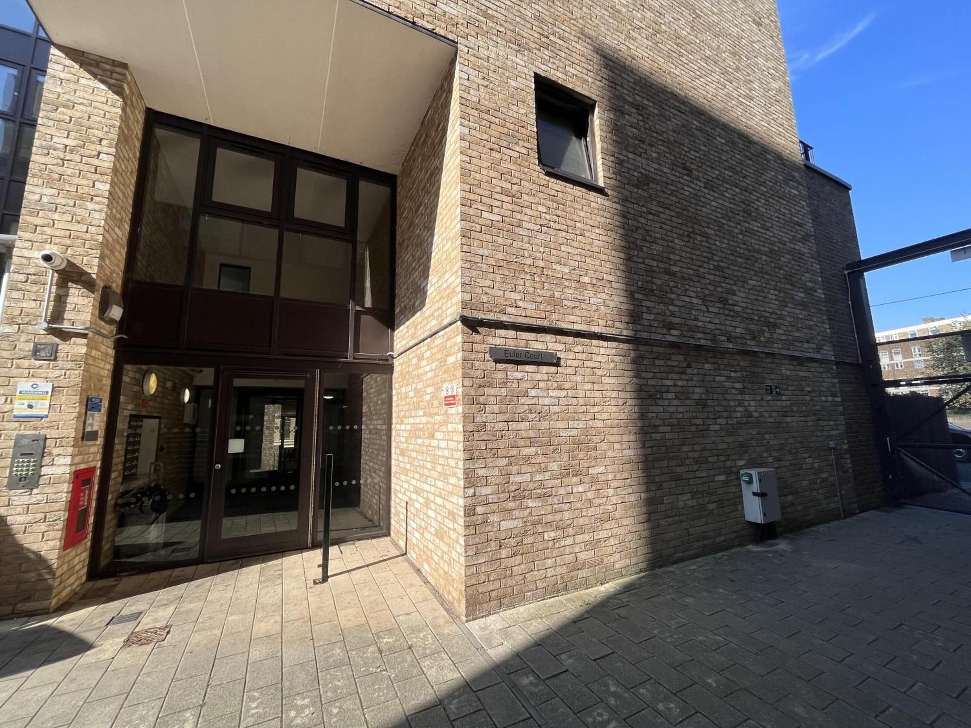Lovely Charming 2-bedroom In Bow Apartment London
