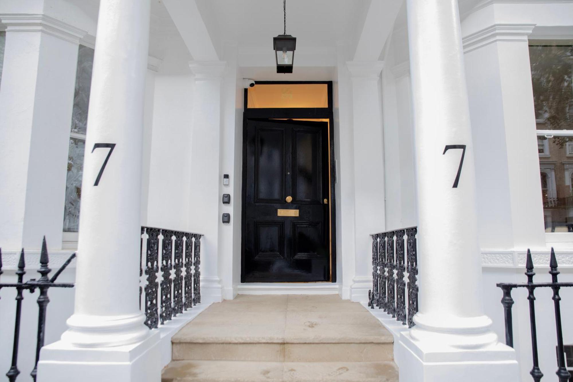 Aparthotel Gulaid House Knightsbridge By Bob W Londen
