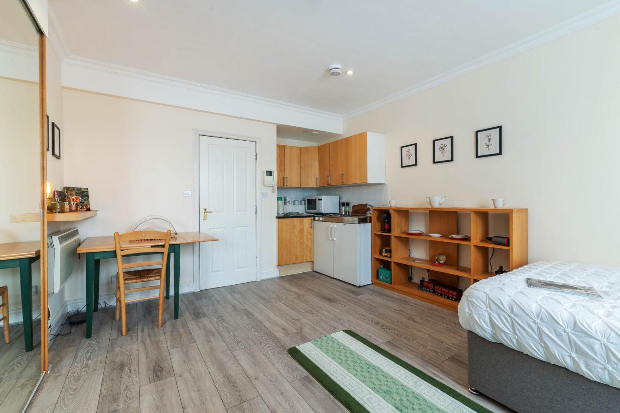 Elegant Art Deco Whole - 2mins To Hyde Park, 8mins To Bayswater, Nottinghill, Paddington Apartment London