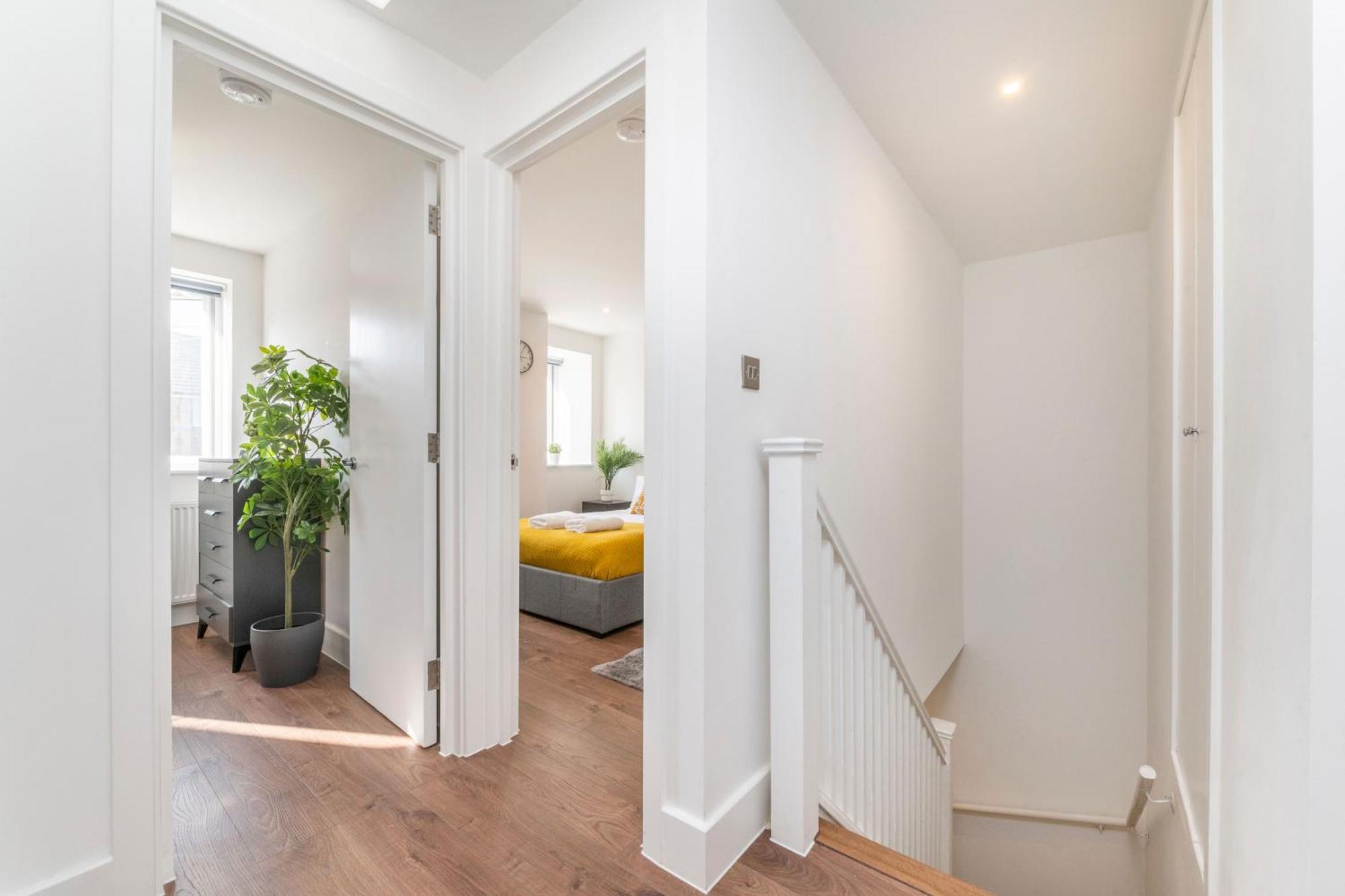 Modern - 2 Bedrooms 2 Bath - Battersea, Vauxhall & Nine Elms Station