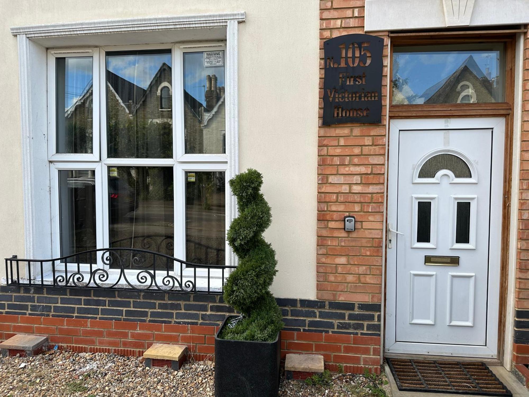 Vakantiehuis North A Spacious 7 Bedroom House Accommodating Up To 18 People Complete With Own Gym And Table Tennis Londen
