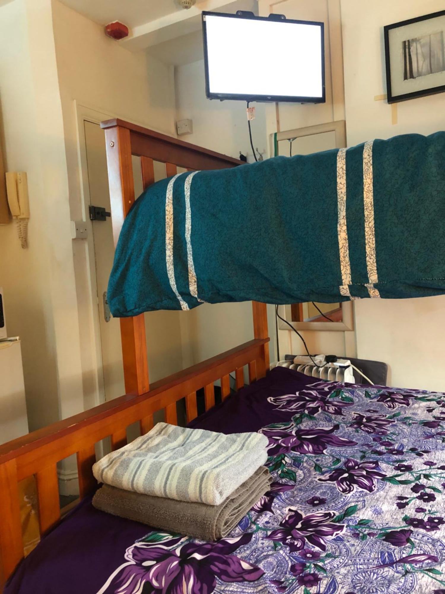 Peaceful Studio-flat With Driveway In Golders Green Londen