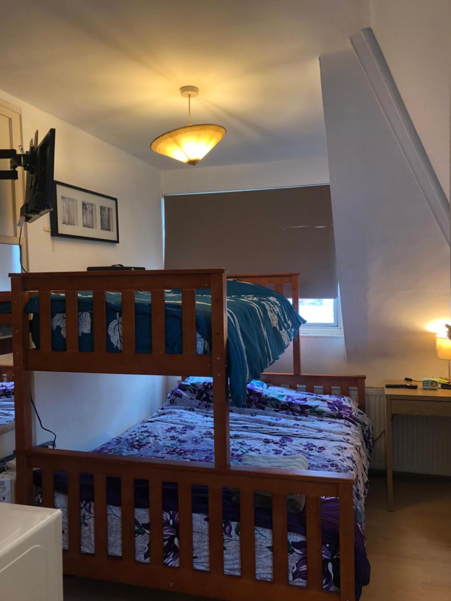 Peaceful Studio-flat With Driveway In Golders Green Londen