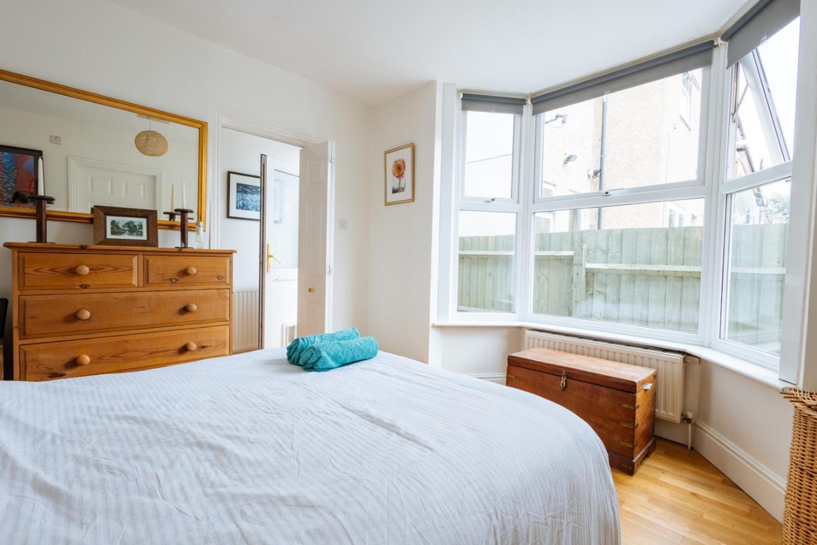 Unique Private W/ Easy Access To Apartment