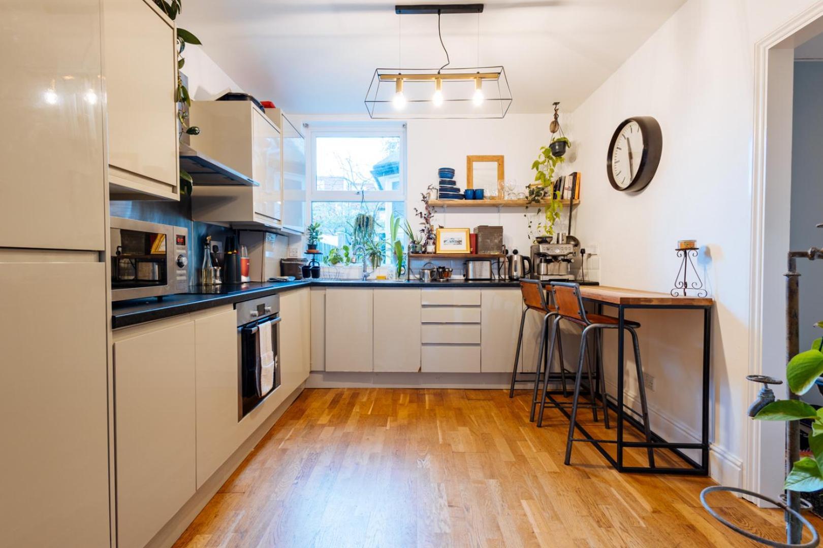 Unique Private W/ Easy Access To London