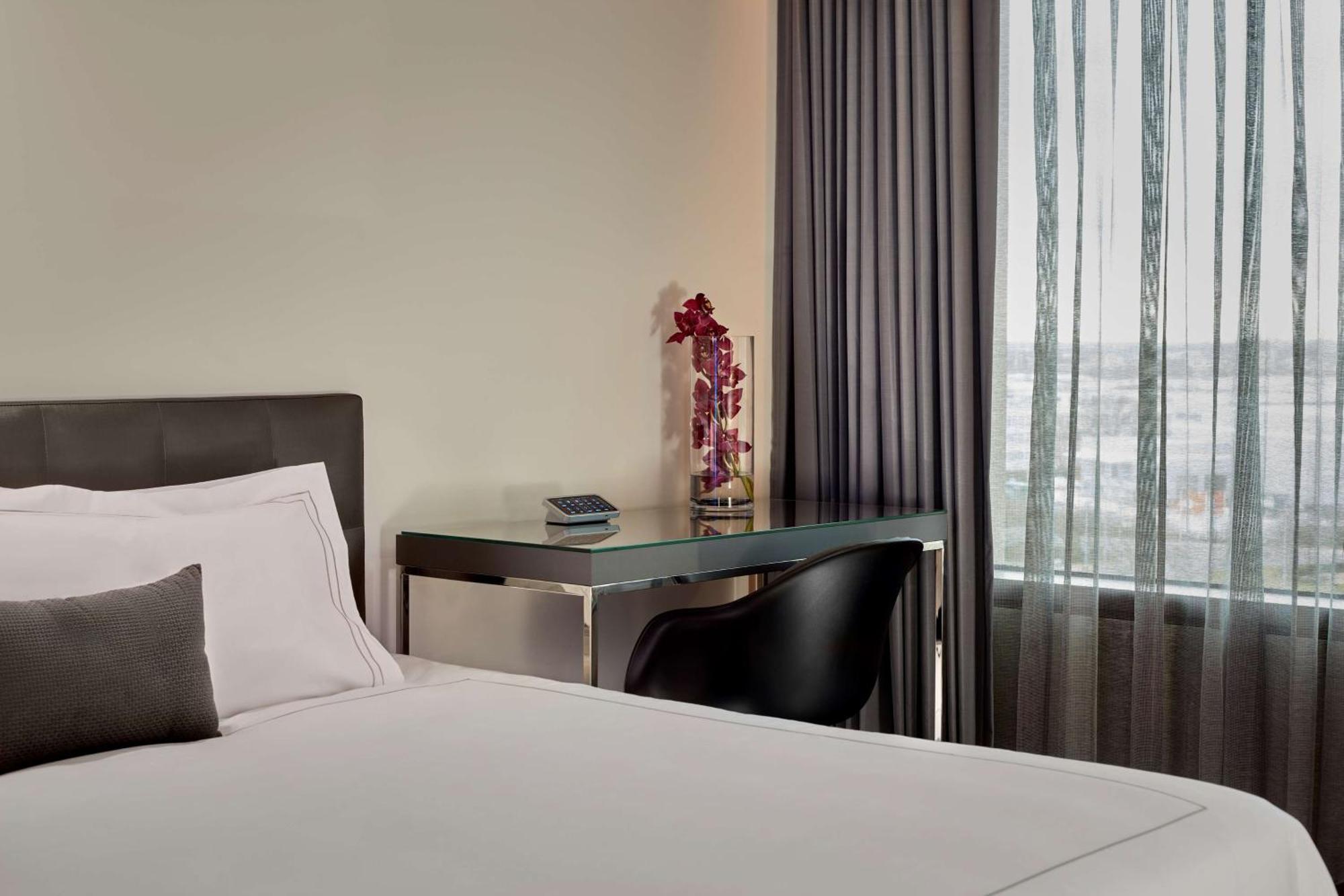 Park Plaza London, Park Royal 4* London