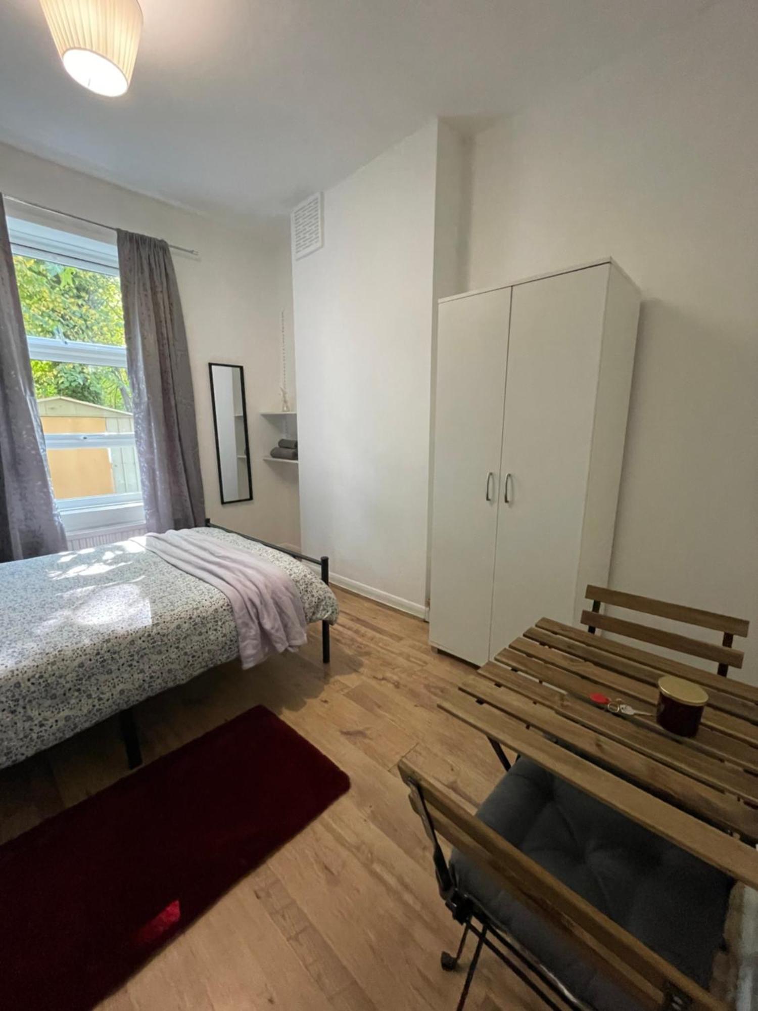 Contemporary Private Near Central * London