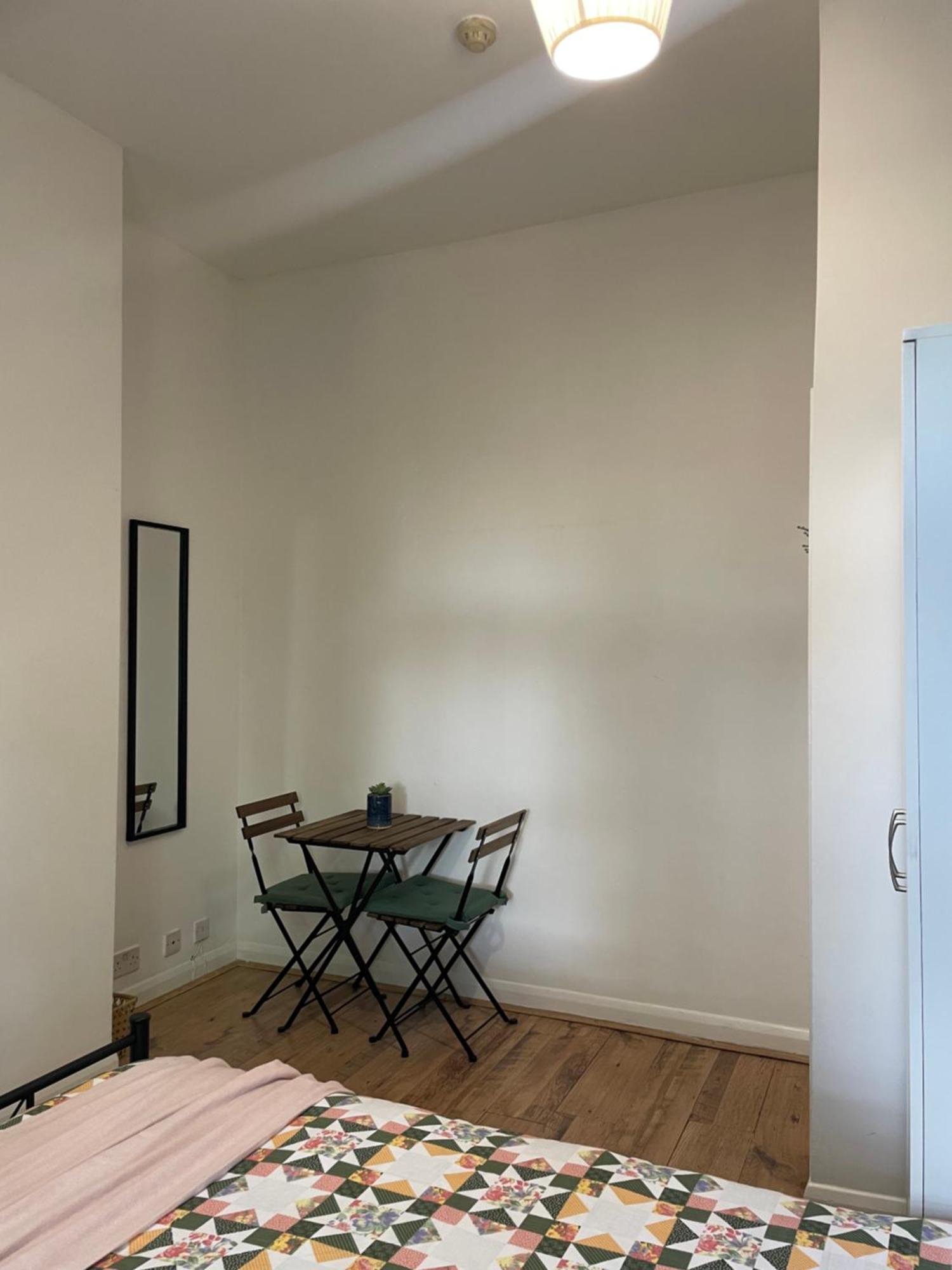 Contemporary Private Near Central Privatunterkunft