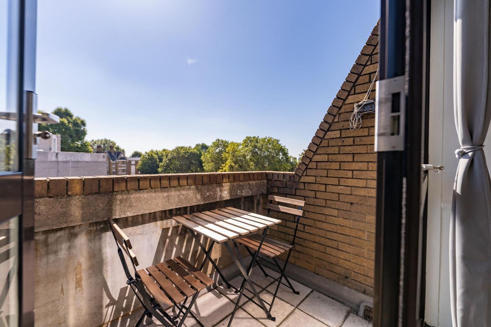 Luxury 3 Bedroom Flat With Balcony In Westbourne Park Apartment