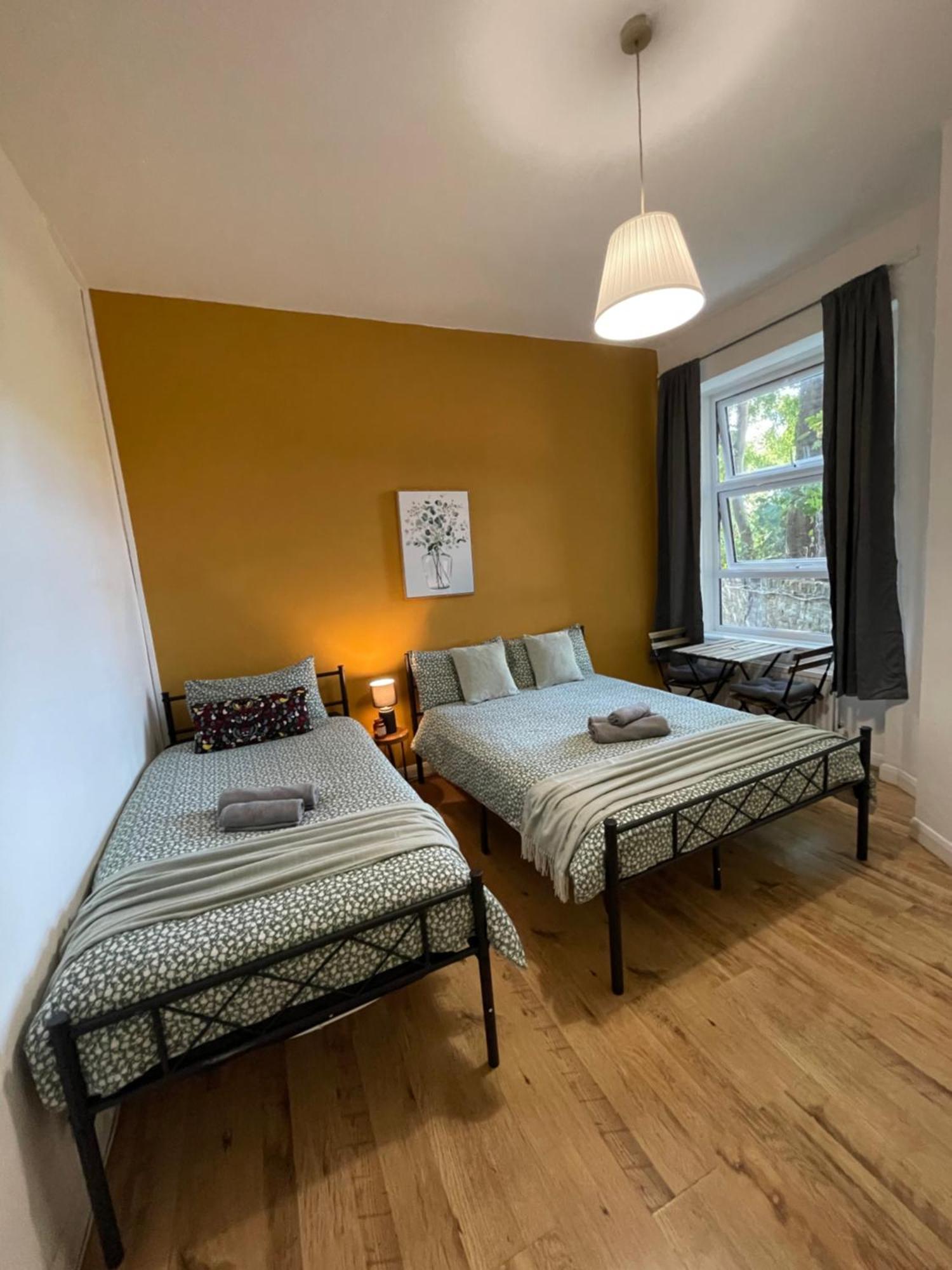 Contemporary Private Near Central Privatunterkunft