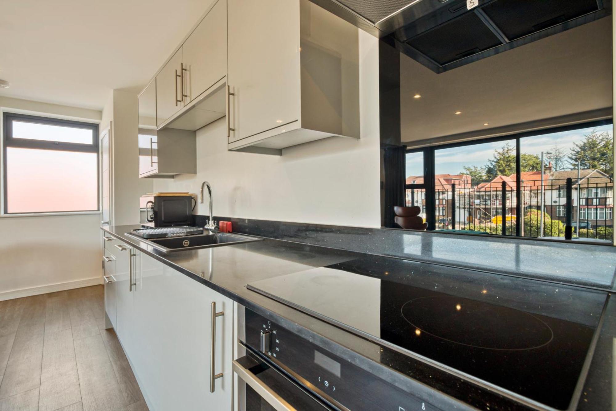 Modern Penthouse In Wembley *