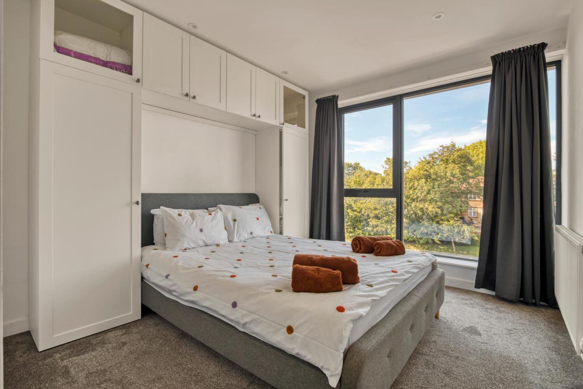 Modern Penthouse In Wembley Apartment *
