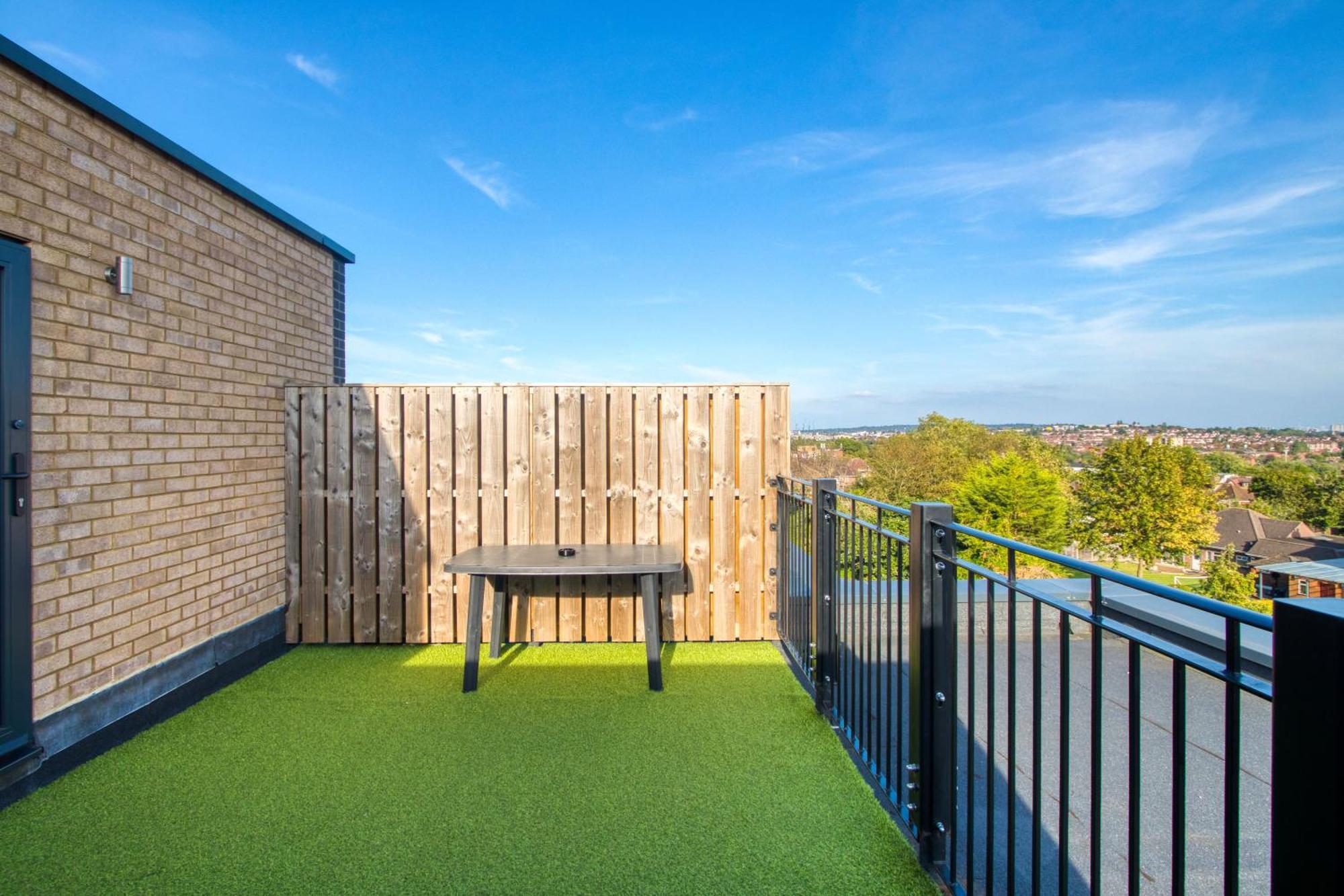Apartment Modern Penthouse In Wembley