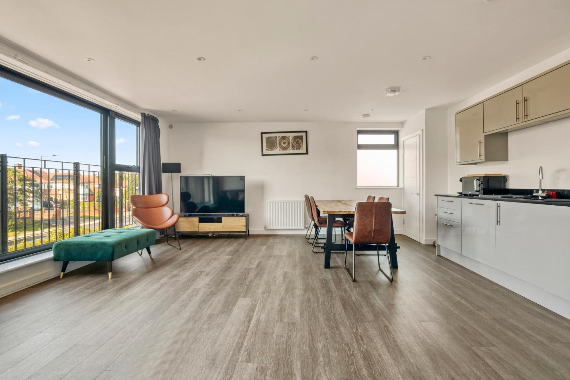 Modern Penthouse In Wembley *