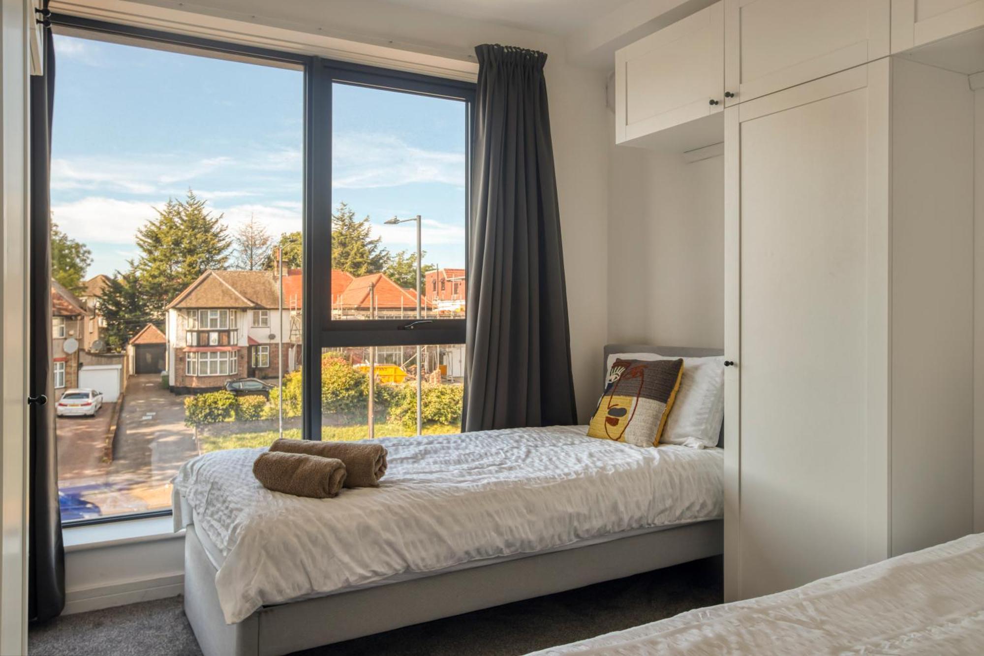 Modern Penthouse In Wembley Apartment *