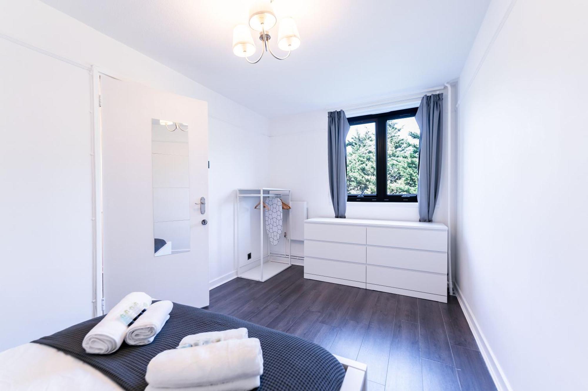Luxury 3 Bedroom Flat With Balcony In Westbourne Park * London