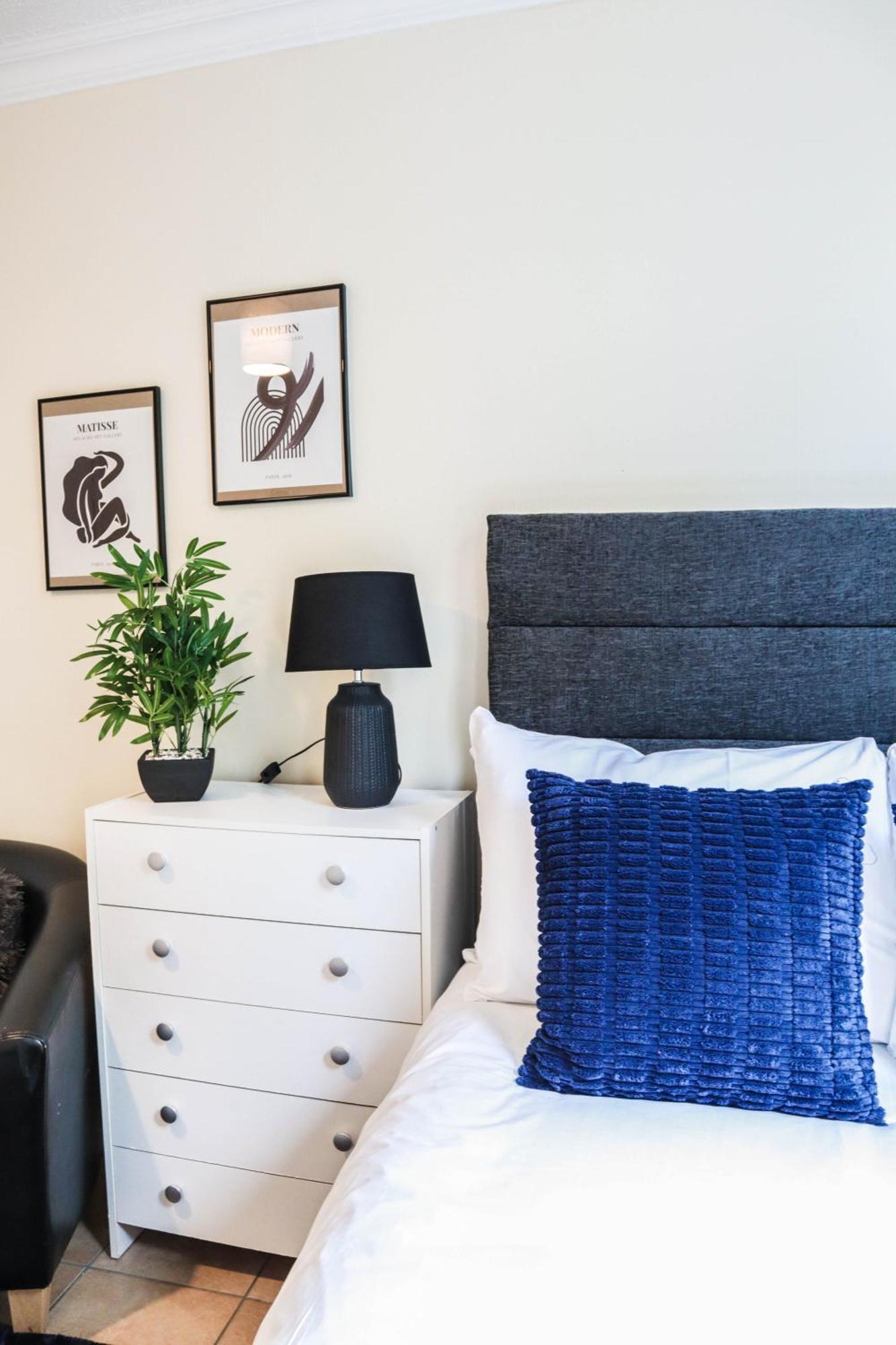 Cosy Property Right By Warren Street Station! Free Wifi! Londen