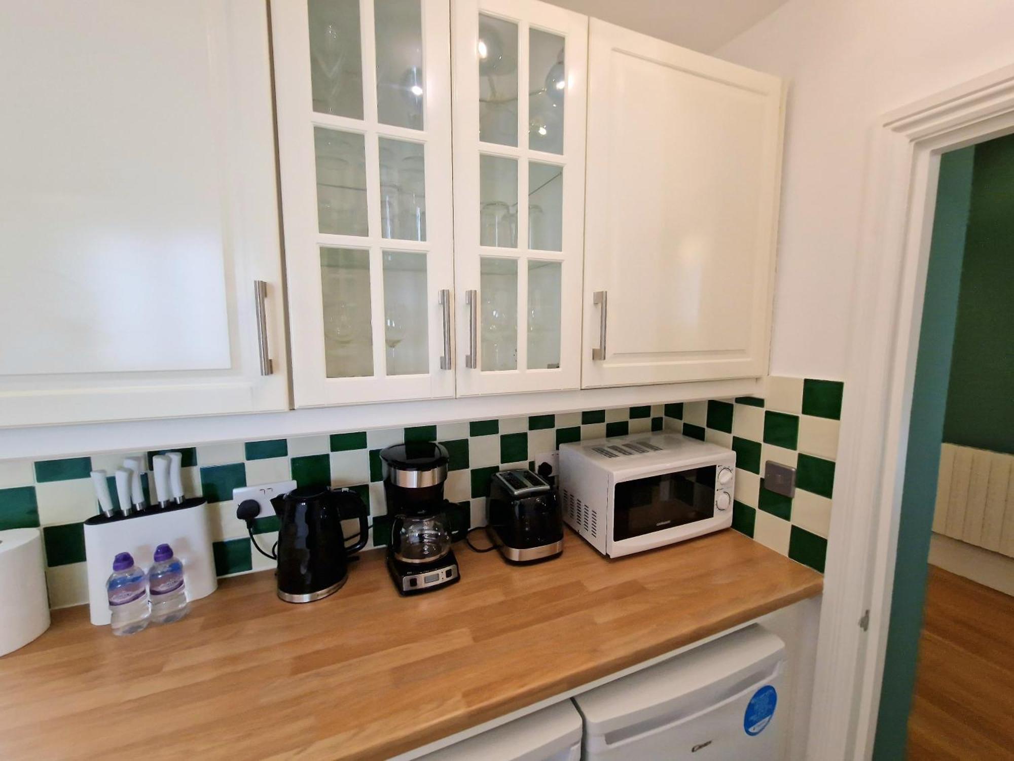 Stunning Hyde Park Home, Ground Floor Maisonette, Duplex, Near Tube Metro Stations Apartment London