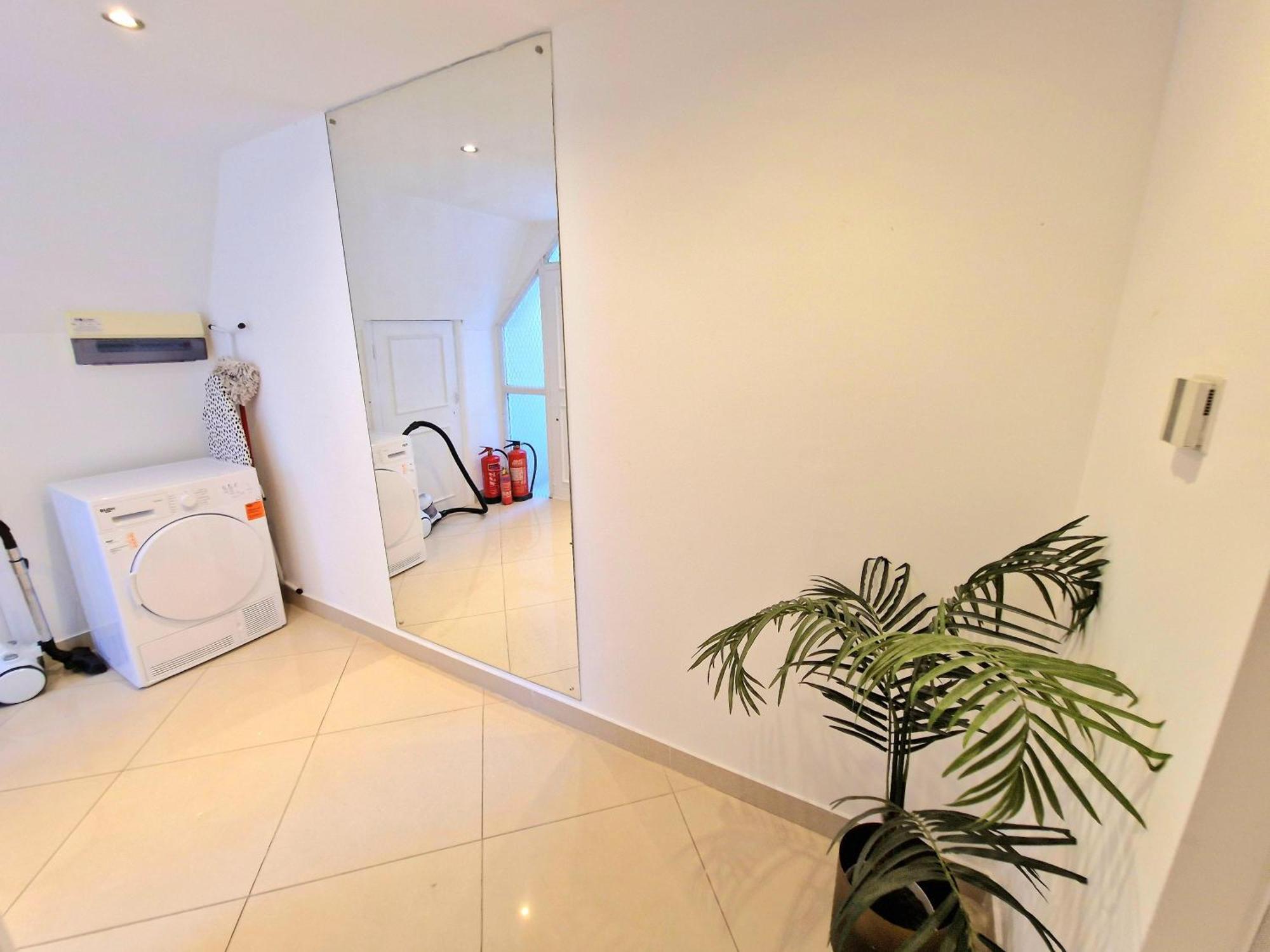 Modern Hyde Park With Private Entrance & Private Back Patio Near Bayswater & Paddington Stations * Londen