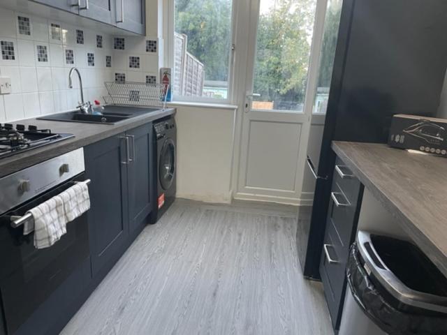 Apartment 5 Bed 5mins From Wembley Stadium