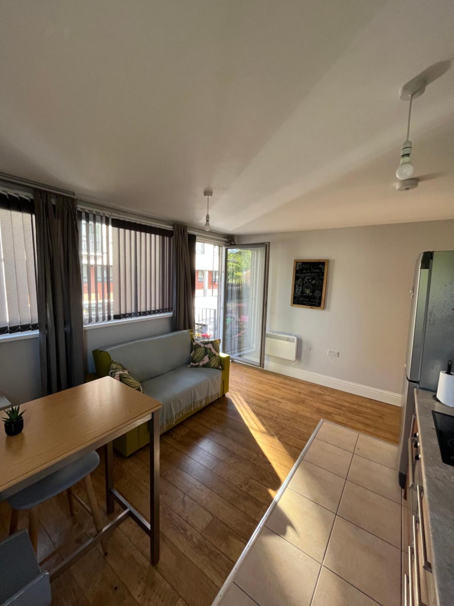 Modern Flat Near Transports * Londen