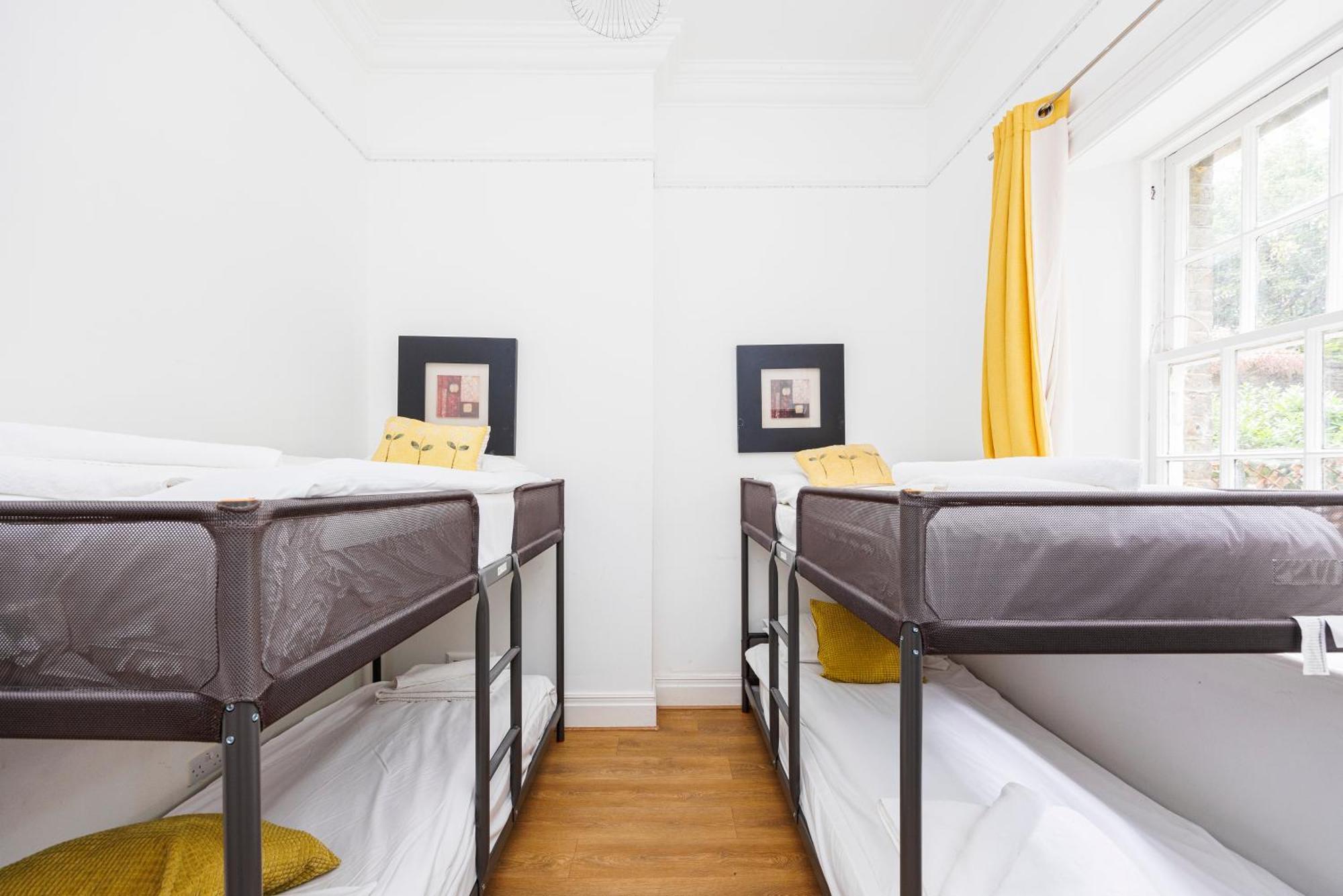Larger Groups With Garden And Parking Apartment London