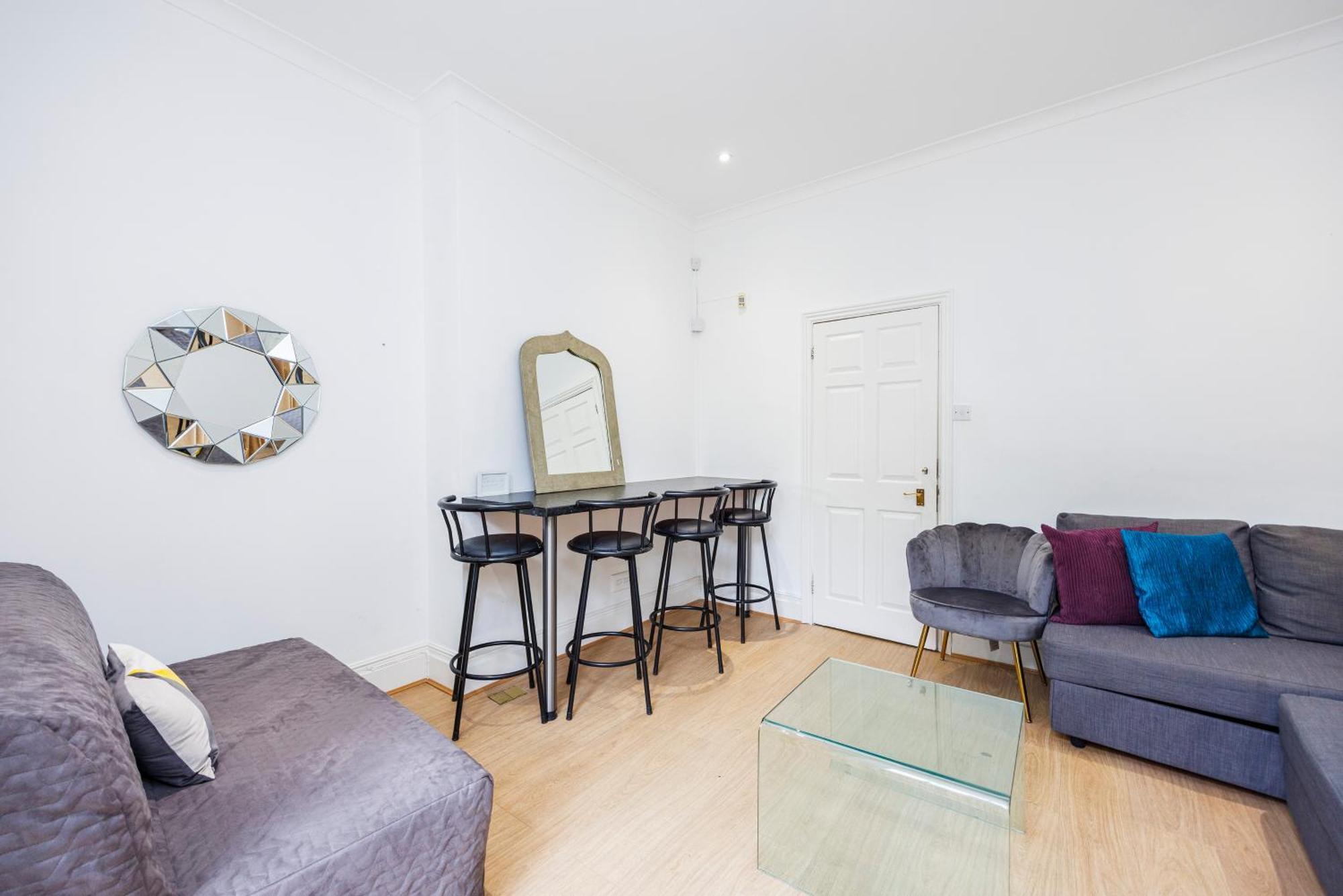 Larger Groups With Garden And Parking * London