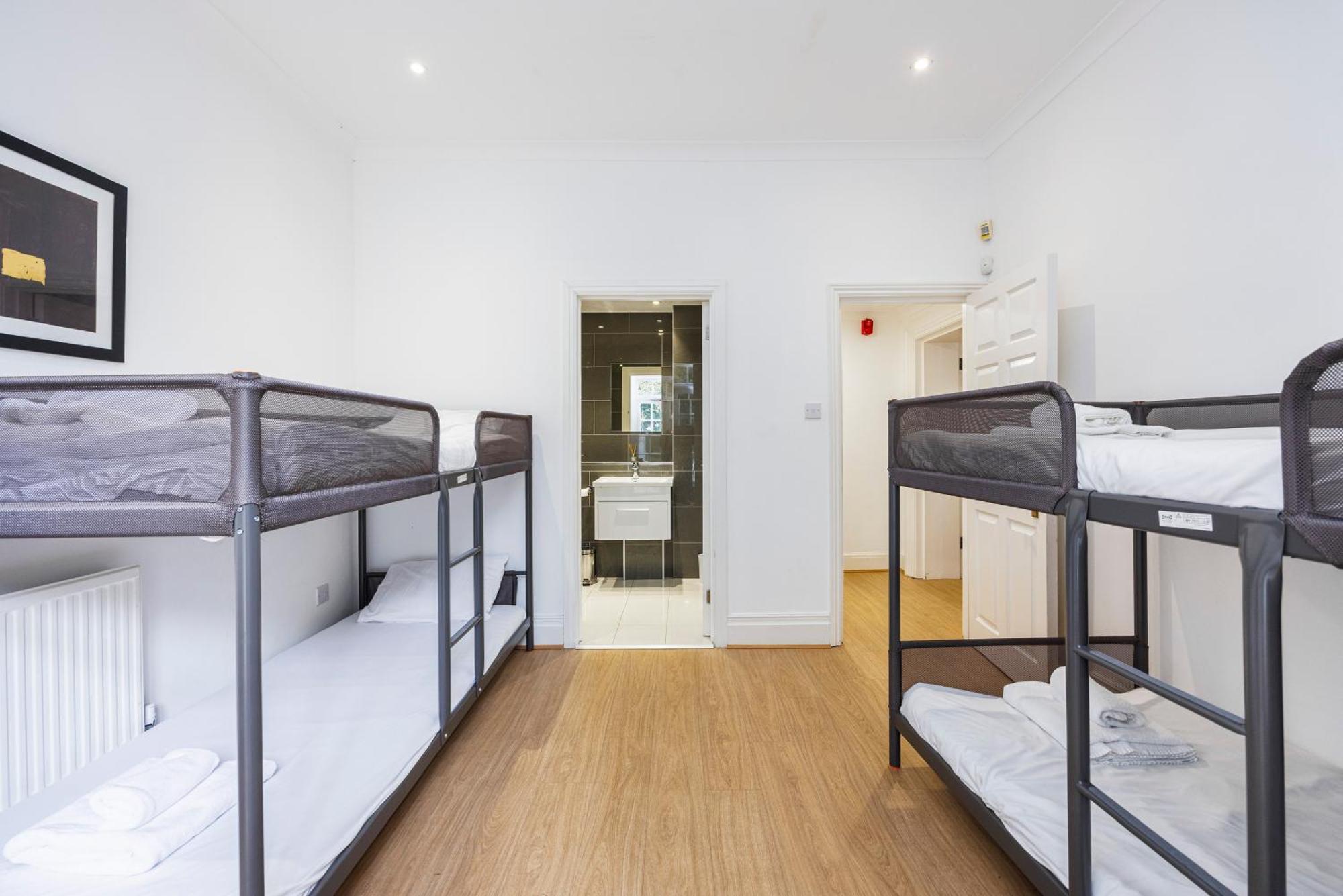 Apartment Larger Groups With Garden And Parking London