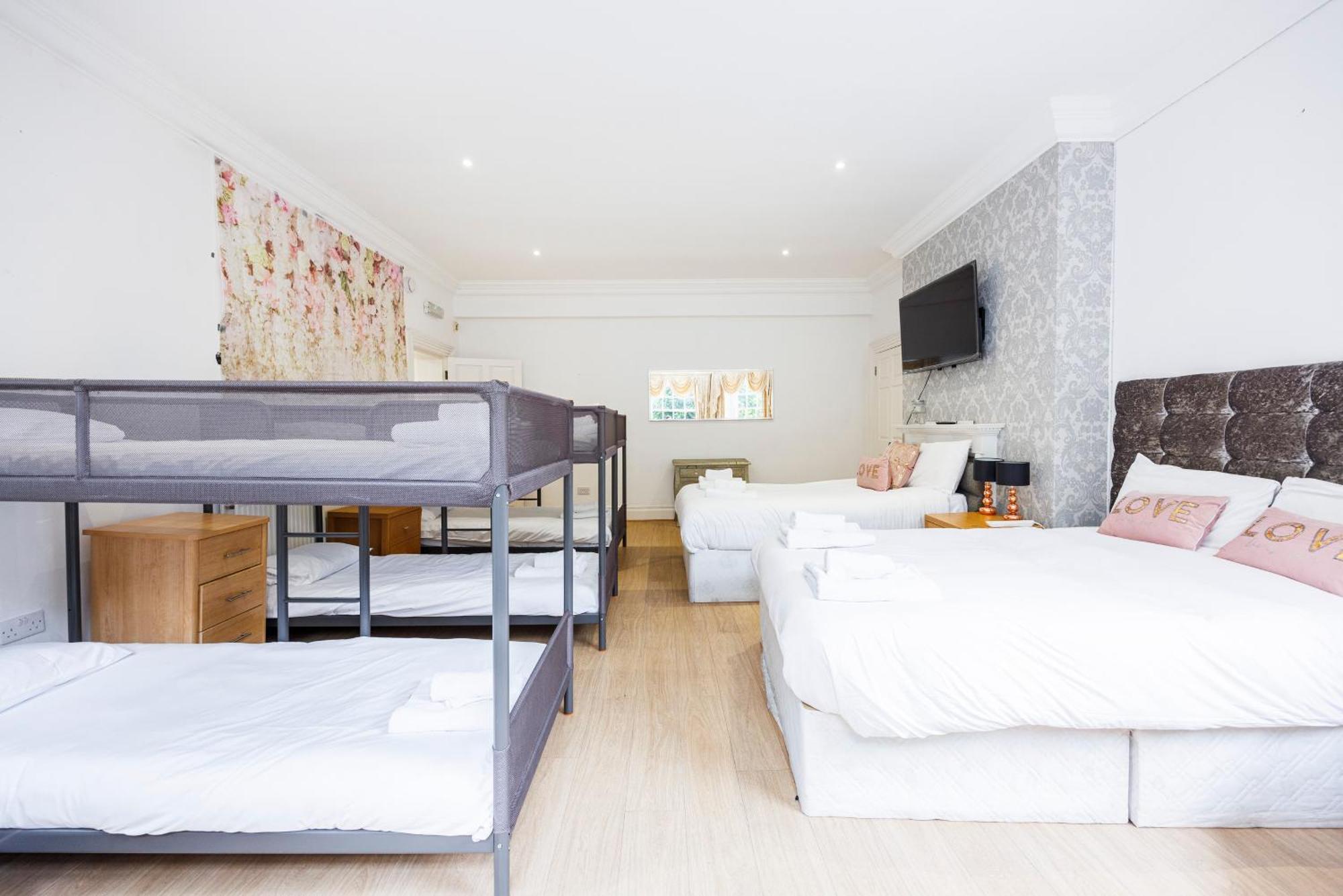 Larger Groups With Garden And Parking * London