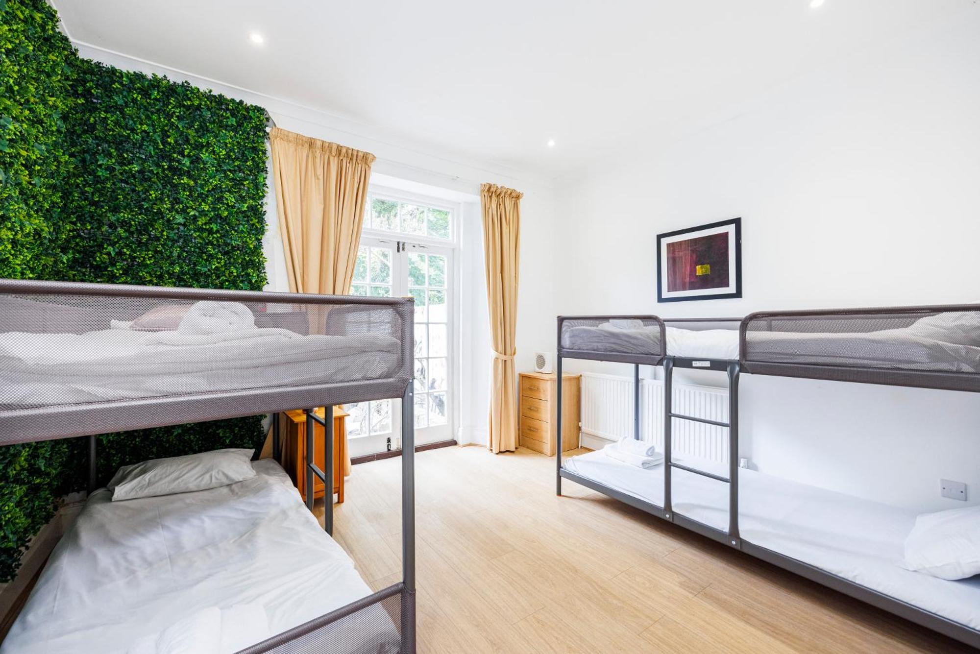 Larger Groups With Garden And Parking London