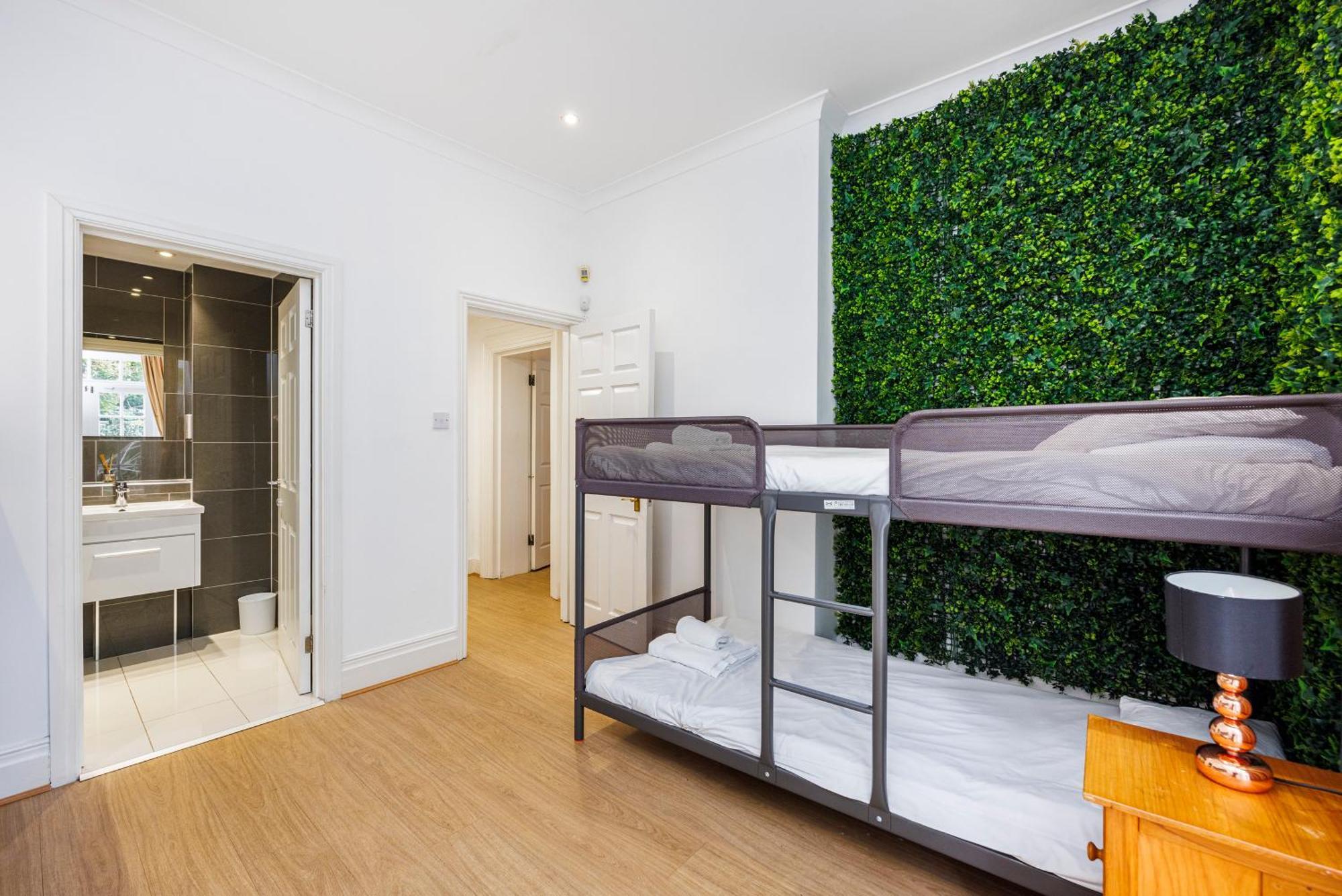 Larger Groups With Garden And Parking London