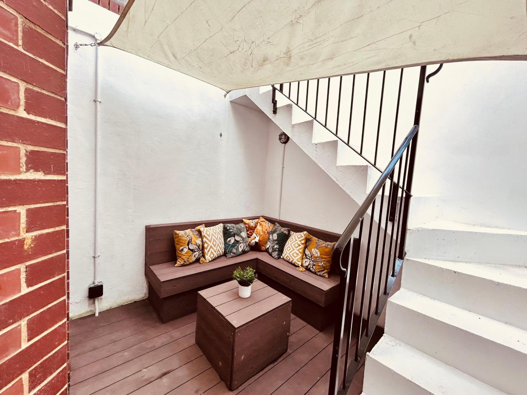 Stunning Spacious B.apt. Slps.4 * London